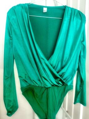 Beautiful Emerald Green Deep V Surplice Long-Sleeve Bodysuit